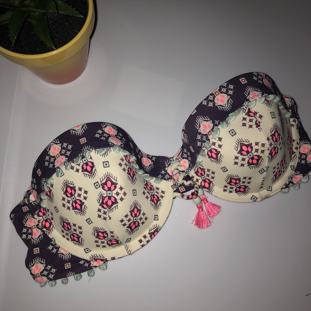 Victoria’s Secret bikini top